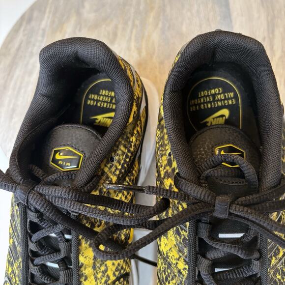 Nike Air Max Plus Women's Snakeskin Sneakers Model CT1555-001 US Size 9.5 - Picture 9 of 12